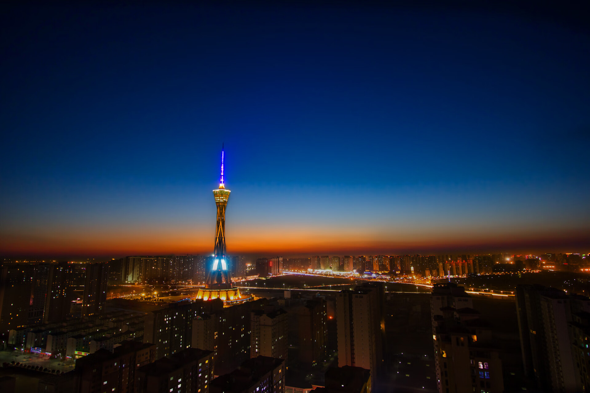 华体会平台-“马科斯·莫奇的防守反击能力，助力阿根廷美洲狮队提升战术深度”